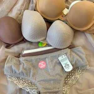 Lot 4 Bras& 6 Underwear (NWT, 32C)
